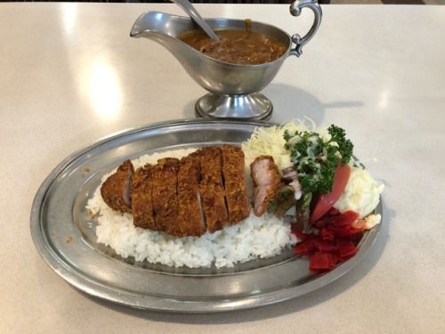 セングリで辛口カツカレー。
洋食屋のカレーですね〜
美味し! #辛口異常愛好者にとっては中辛未満 #でも美味い