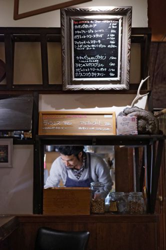 薬院のワインバー「野乃猫」でパスタやカレーなどの多国籍料理。