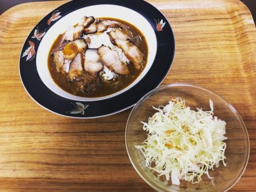 豚バラカレーとサラダ。
豚バラから落とした脂でスパイスを炒め、ライスを炒めて。
ドレッシングはいつも通り #プロドレ