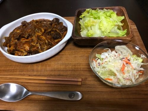 牛キノコカレーとサラダ二種。
レタスサラダのドレッシングは #プロドレ の新バージョンを使ってみた。
味が格段に美味くなってる!...
