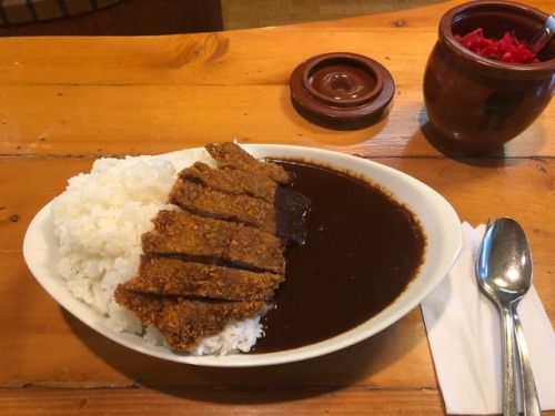 StandTenのビーフカレー大盛りの150倍、カツのせ。
大満足です 
いい汗かいた(￣▽￣)
東海大方面に仕事があると寄りたく...