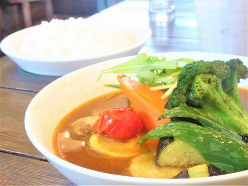 晴れの日【北海道長沼町】朝採れ野菜が美味しいスープカレーを畑の中で♪