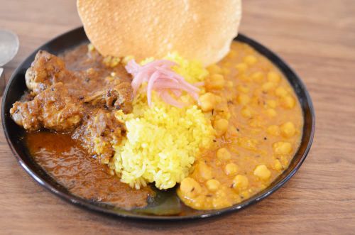 平尾の路地裏にある美味しいカレー店、フロータン