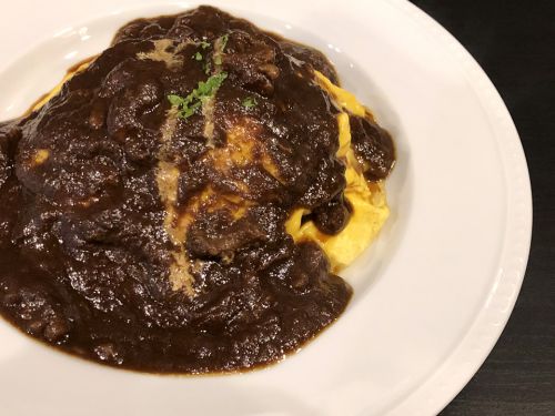 『LES HIRODELLES～ほろ苦さ漂う大人の味!!南京町に但馬牛使用の欧風カレー専門店☆～』