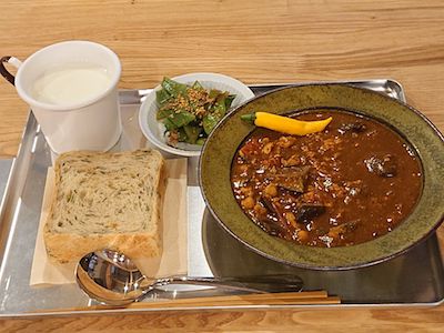 カレーとパンを合わせる