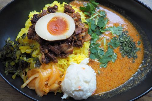 魯肉飯&times;カリガリカレー