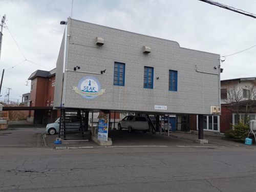 ＳＥＡＫでは4周年記念に焼きカレーをワンコインで提供！スムジーと一緒に