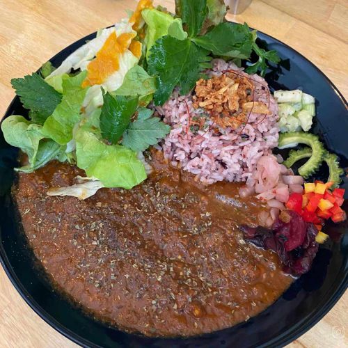 那覇市・桜坂の路地裏にオシャレなカレー屋「HICONA CURRY」ができてたよ。