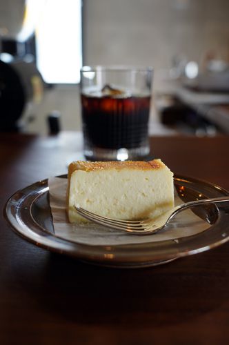 【珈琲いわくま】の限定チーズテリーヌと【じゃらん食堂】で久しぶりのタワーカレー。今週金曜日はFM福岡『教えて！コンシェルジェ！』に出ます。