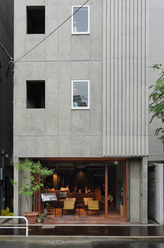 6/19にOPENした【TIMEZ】【BUNSHODO HOTEL】。お昼は【みわカレー】でポークビンダルー。今夜は『カレバカラジオ』です。ゲストは【みやうら商会】さん。