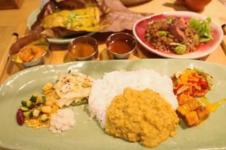 【三田】スパイスたっぷりの絶品カレーとワインで乾杯「ゼロワンカレーA.o.D」