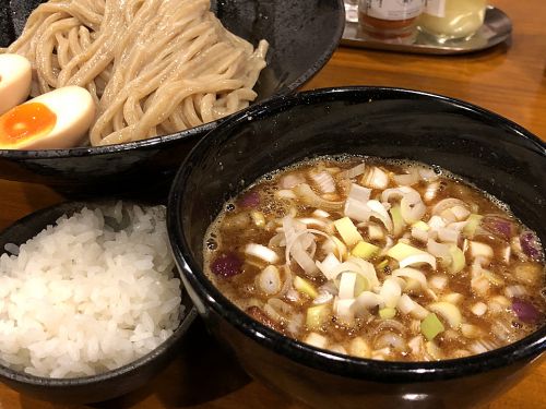 北浜『つけ麺 井出』～豚骨×咖哩のハーモニー!!ビジネス街の人気店が打ち出す濃厚カレーつけ麺☆～