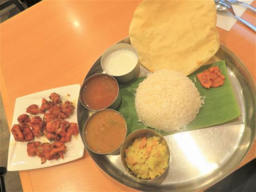 南インド料理「カレーリーブス」(十条銀座)で平日の「ミニミールス(ベジ)」と「ゴビ65」