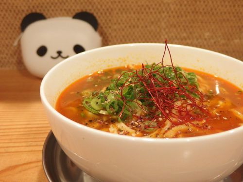 禁煙立呑みゼファー食堂＠神戸・東川崎交差点角「賄いから生まれた&rdquo;スパイスカレーラーメン&rdquo;を今日からオンメニューにするねん！」