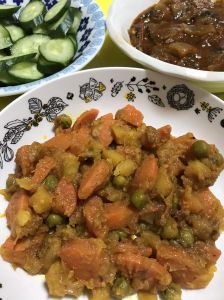 じゃがいも人参グリーンピースのカレー