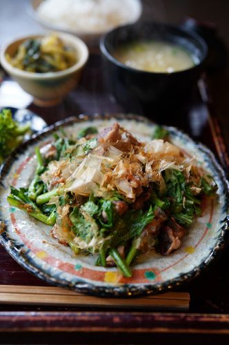 昼は【喫茶・喫酒 おまめ】で日替わりランチからの【FAKE IT COFFEE】。今夜木曜日22時からは『カレバカラジオ』の生放送。ゲストは高砂【ママカリー】さんです。