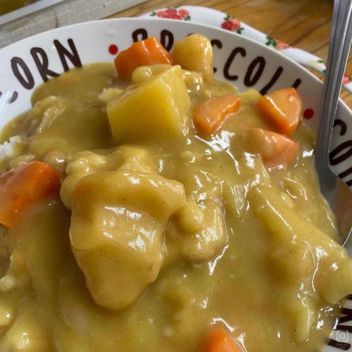 那覇市・ここにもあった！浮島の「まんぞく家」で300円の黄色いカレーを食べてきた。