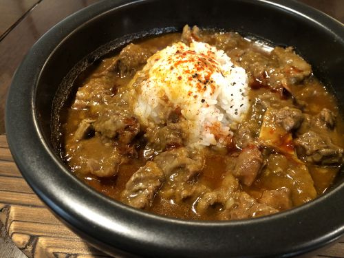 南森町『辛口カレー専門店 ふじ山』～迫りくる肉圧!!熟成肉専門焼き肉店が打ち出す石焼き辛口カレー☆～