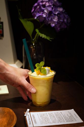 【珈琲小林】のマンゴーシェイクがもうすぐ始まるっぽい。お昼は【じゃらん食堂】でオムコロバーグカレー。