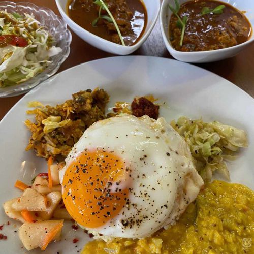 名護市・黄色いカレーにフラレたので「ラッキーランカレストラン」でスリランカカレーを食べてきました。