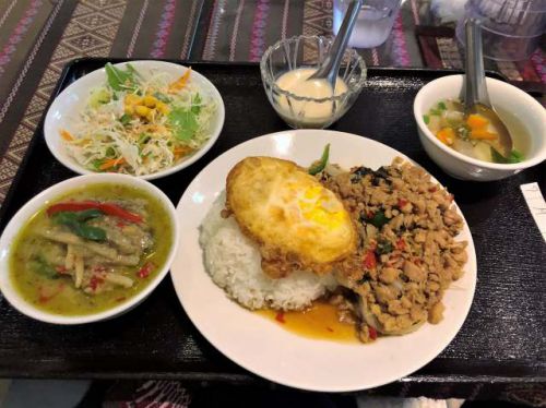 人気の「タイ料理パヤオ」（浅草橋）でタイハーブ香る「ガパオ＆グリーンカレー」のコンボランチ