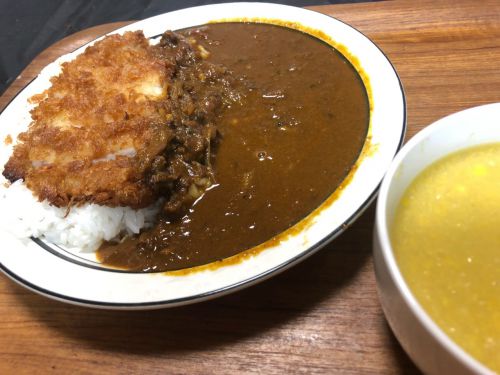 かつ庵のカツとウチのカレー