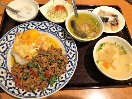 「チャオタイ銀座店」でタイ式ベストな「豚肉のガパオ炒めごはん」(ミニ「グリーンカレー」添え)