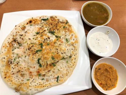 南インド料理「カレーリーブス」（十条銀座）でお好み焼き風「オニオンウタッパム」＆「ラッサムスープ」