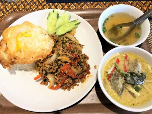 新店「タイ料理&カフェ ジャスミン」(鶯谷駅前)で「鶏肉のガパオ炒めごはん&ミニグリーンカレー」(※星料理「南洋印象」跡地)