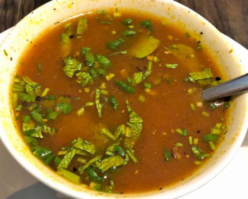 》21食め《 「ヴェヌス南インドダイニング」(御徒町)で「ドーサセット&ラッサムスープ」(※カレーリーフ生葉が香ります~)