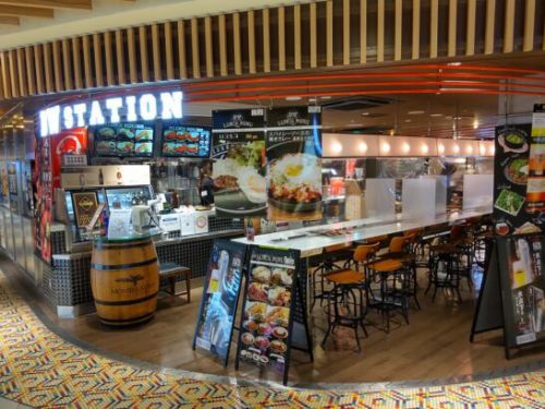 新大阪駅・新なにわ大食堂BW STATION(ビーダブリュー ステーション)でワンコイン+税550円のカレーライス！ライス大盛無料！
