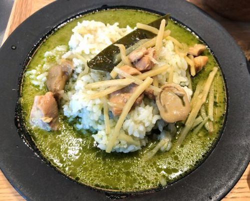 ＪＲ仙台駅前のレトルトがイートインで楽しめる「ニシキヤキッチン」でタイ「グリーンカレー」