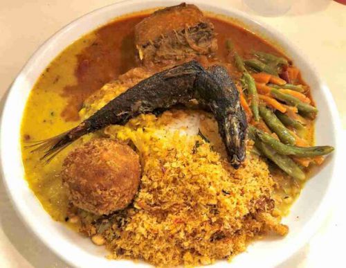 秋葉原のスリランカカレー「ニコニコ」で「フィッシュカレー」（今回は待ってましたーのカツオとイワシ）
