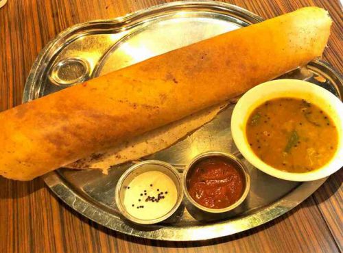 南北インド料理「完全菜食ヴェジハーブサーガ」（御徒町）で「ドーサセット」（※カレーリーフ