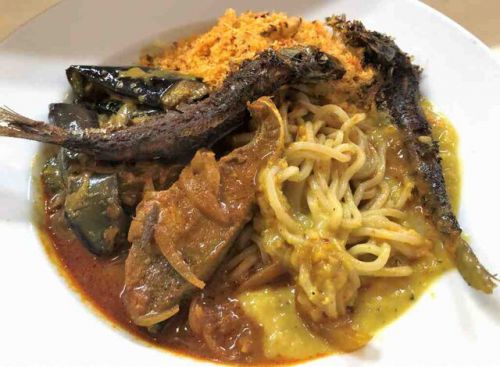 スリランカ人オーナーシェフの店「ニコニコ」(秋葉原)でアレンジ新メニュー「スリランカカレー麺(魚)」